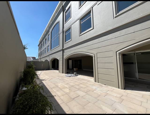 255M² OFFICE TO LET IN CLAREMONT